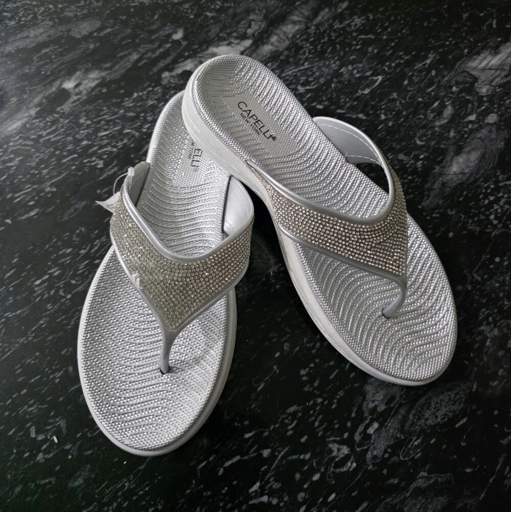 BRAND NEW CAPELLI NEW YORK SLIP ON WORMEN THONG SANDALS